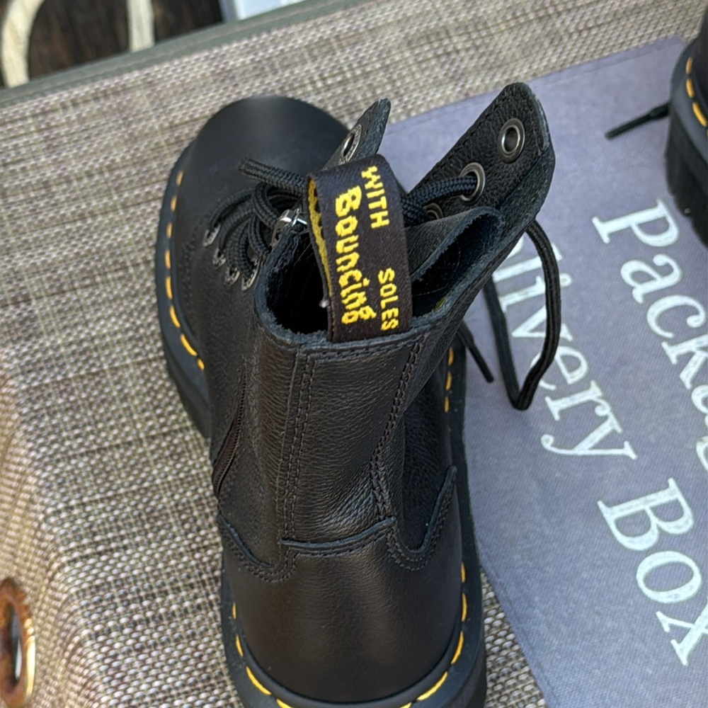 NWT Dr. Martens Jadin III Leather Lace Up Boots with air cushioned Blk Size 7 - Picture 14 of 15